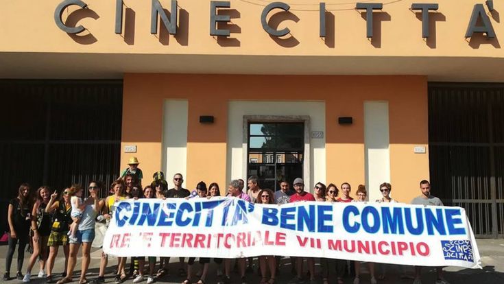 Boy scout e militanti negli Studios e nei parchi