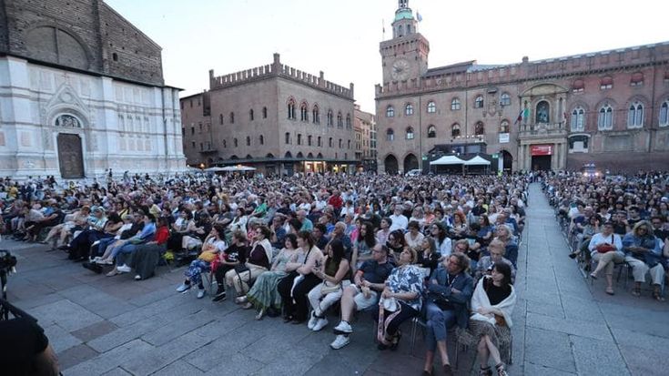 Repubblica delle idee 2026, la diretta. Renzi: “Basta litigare”. Saviano e l’inganno di Garlasco. Massini racconta Trump. Conte: “No alla patrimoniale”