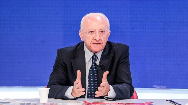 Politiche, De Luca schiera i suoi: “Si vota Schlein alle primarie”. E al Comune una lista con Renzi