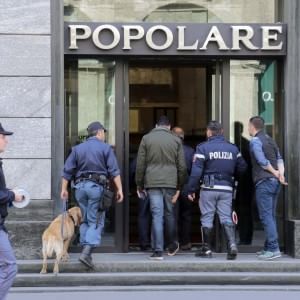 Milano, rientrato il doppio allarme bomba allo Iulm e alla Bpm di piazza Meda