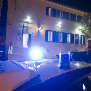 Lecce, litiga per un'eredita e dà fuoco alla casa della sorella: arrestato col complice