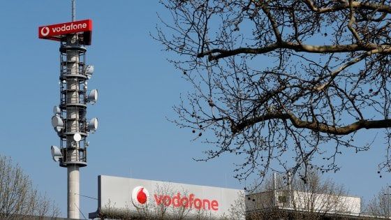 Vodafone paga la cessione indiana: tagliato il dividendo