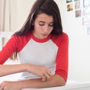 Psoriasi, quanto incide la malattia sulla felicità