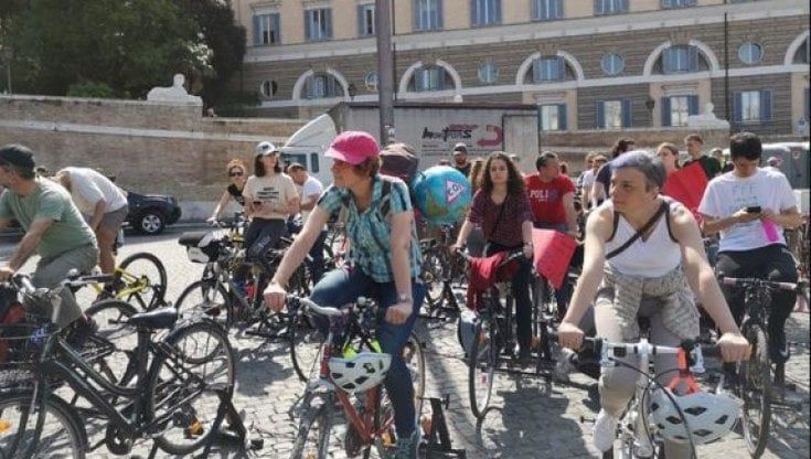 Amatrice, lo spettacolo riparte dal Palco a pedali.  Con centinaia di biciclette