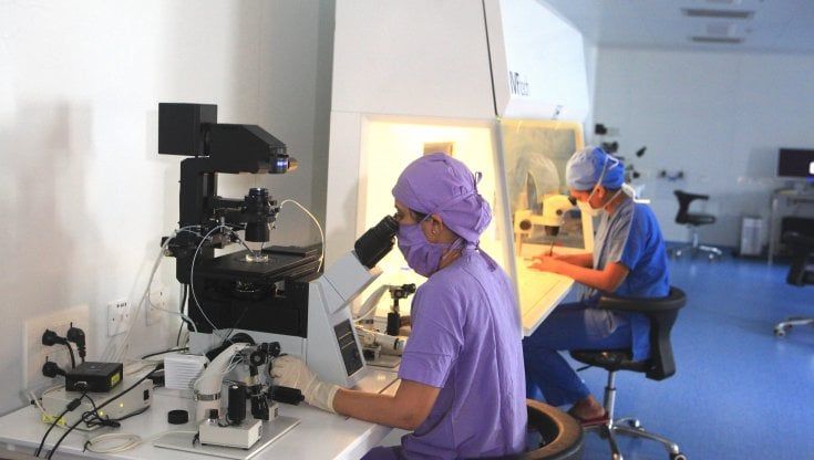 La campagna elettorale della Sanità: fondi per fecondazione e precari Covid