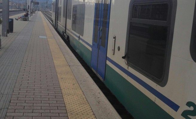Ragazza di 22 anni si uccide<br />lanciandosi sotto un treno