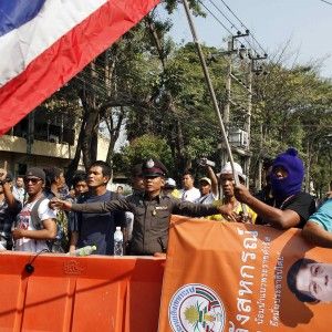 Thailandia, seggi aperti ma l'opposizione boicotta le elezioni