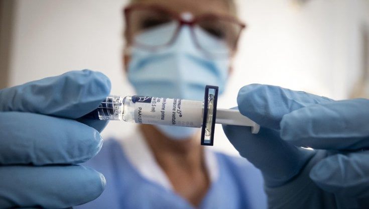 Vaccini, ok dal ministero ad anti-influenzale insieme ad anti-Covid 