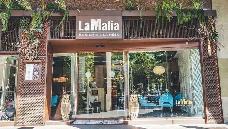 Mafia, brand milionario della pizza: dal Pakistan al Perù, i locali con il mito di Cosa nostra
