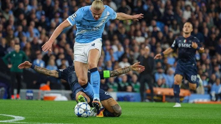 Napoli, Di Lorenzo espulso contro il City dopo 20 minuti: cosa è successo