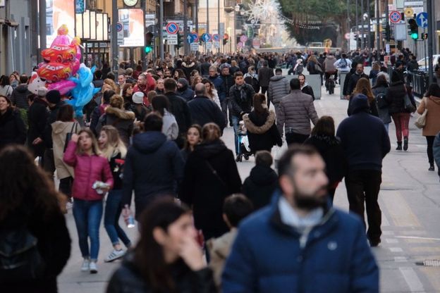 Palermo, folla per il debutto dell'isola pedonale di Natale