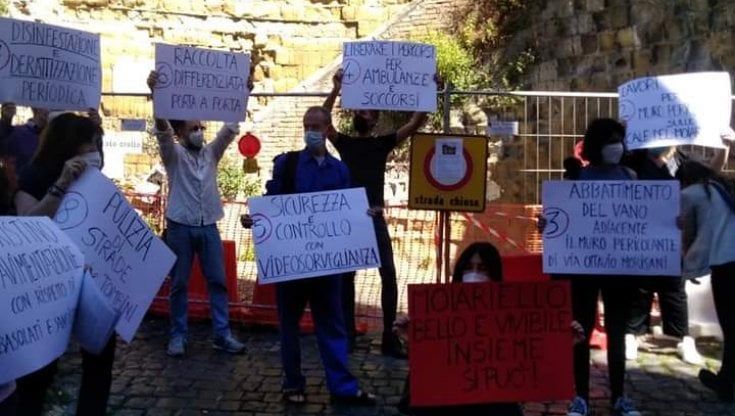 Rione Sanità: strada chiusa, residenti del Moiariello isolati da due settimane