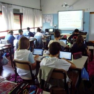 Banchi intelligenti, registri elettronici, app per bambini: ecco la scuola del futuro