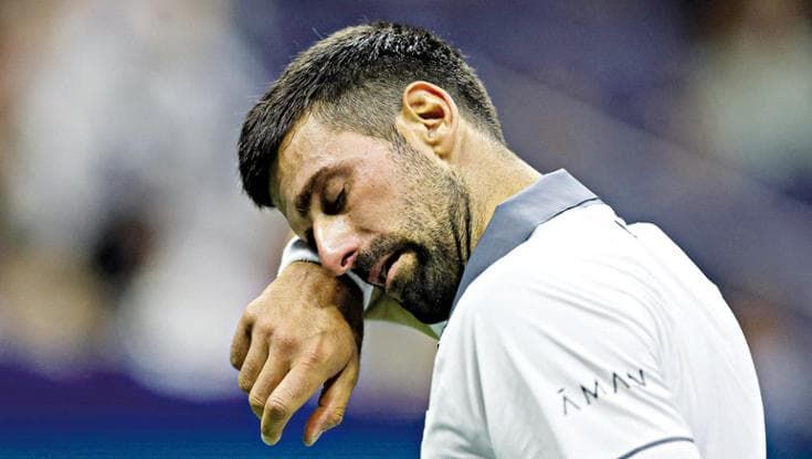 Djokovic, lacrime al tramonto: il mito si arrende al tempo e ai dolori