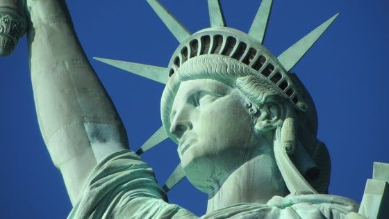 Usa, il funzionario di Trump storpia la poesia della Statua della Libertà