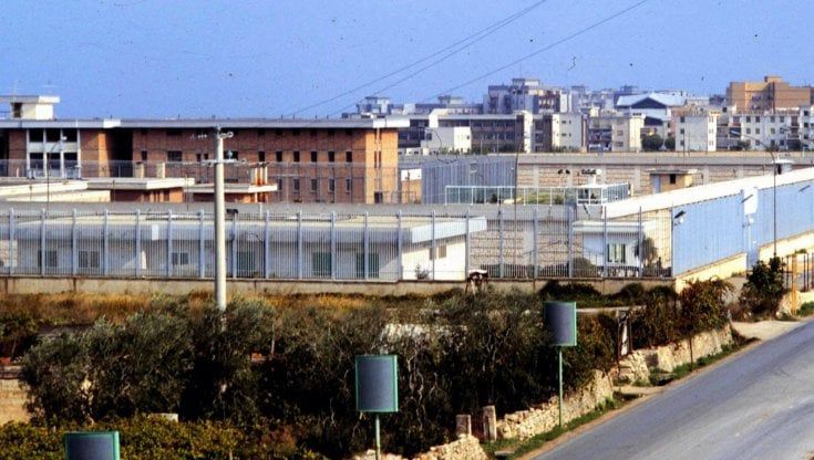 Trani, detenuto morto in cella: la Procura indaga per omicidio colposo. Il Garante: "Incompatibile con il carcere"
