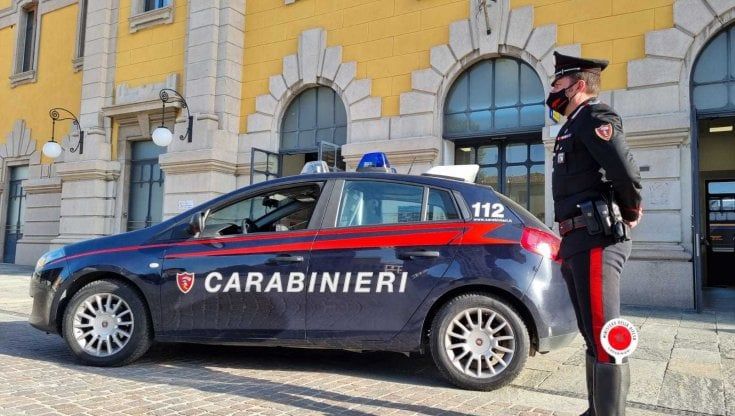 Fidenza, paura sul treno: insulta i passeggeri e picchia il capotreno