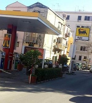 Quotazioni del petrolio stabili:<br />il prezzo della benzina cala
