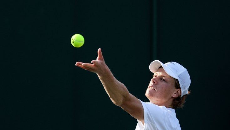 Wimbledon, Sinner batte Isner: agli ottavi sfiderà Alcaraz. Djokovic travolge Kecmanovic