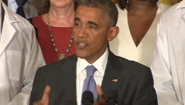 Ebola, Obama: "Medici e infermieri nuovi eroi americani"