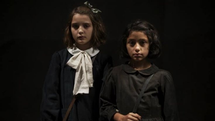 A casa degli amici geniali davanti alla tv per Elena Ferrante