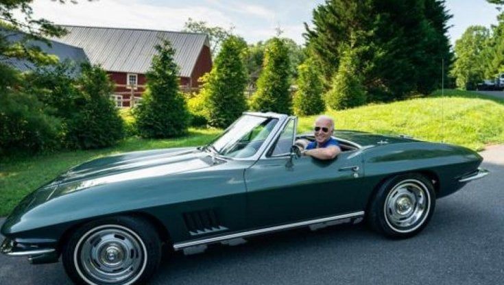 Biden, la Corvette e il futuro delle auto elettriche