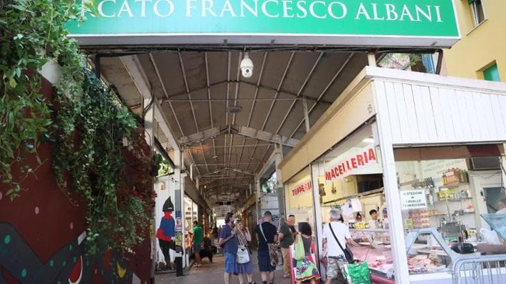 Bolognina, la rivolta del mercato Albani: “Per la sicurezza serve più cura. Non lasciateci soli”