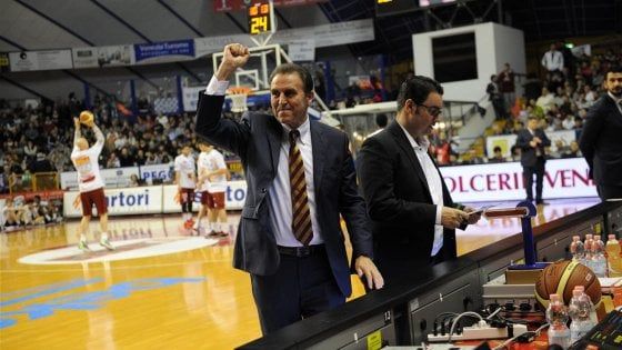 Recalcati: ''Con Milano non c'è storia, che autogol il nostro basket''