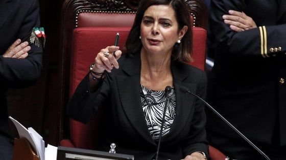 Fake news, Boldrini lancia progetto per le scuole: "Studenti diventeranno cacciatori di bufale"