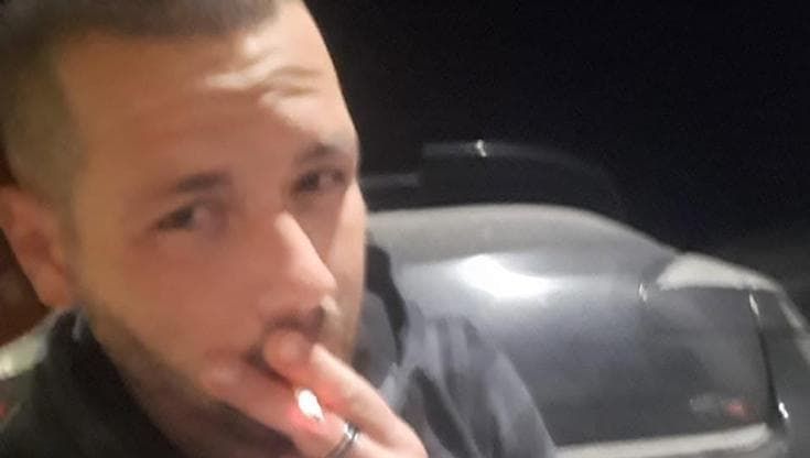 Salento, auto di turisti contro la moto: muore un papà di 36 anni, grave il figlio in sella con lui