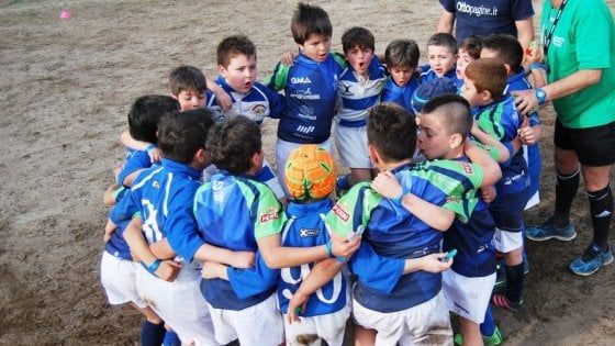 Sport e legalità, mille bambini sul campo da rugby con Totò Perugini