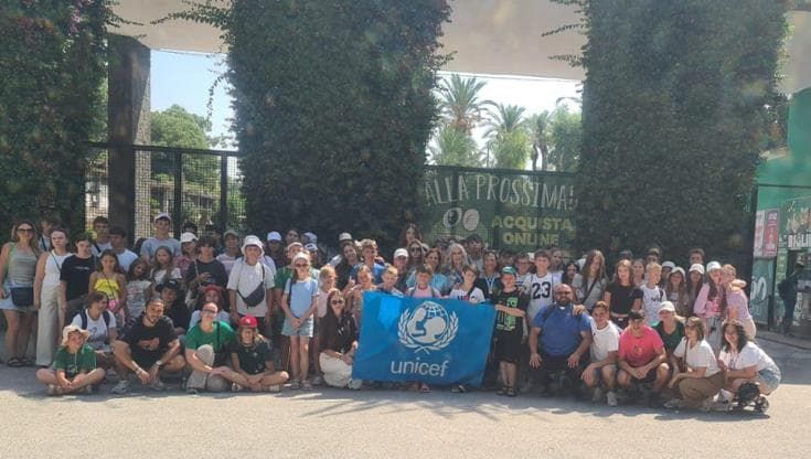 Novantacinque ragazzi ucraini in visita allo zoo di Napoli. Un giorno felice lontano dalla guerra