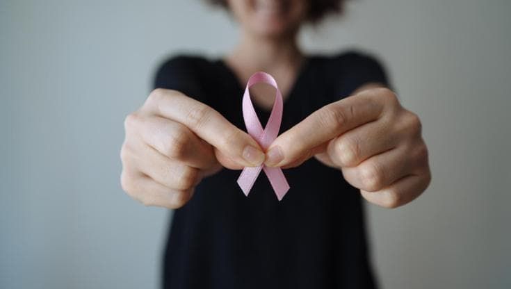 Tumore al seno, oltre il mese rosa: prevenzione, ricerca e cure più personalizzate
