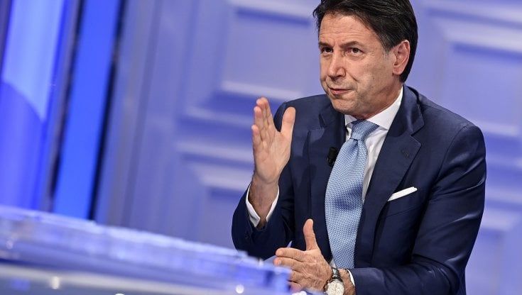 M5S, ecco perché Conte ha deciso di tornare in televisione. A Report per parlare del caso mascherine
