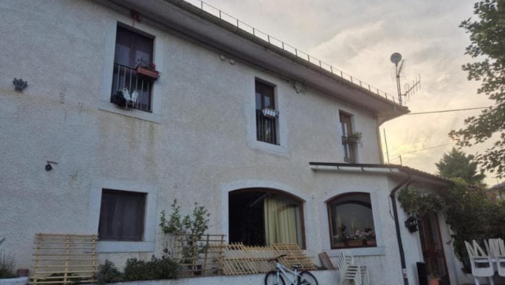 Le sorelle contese dai genitori, se i figli sono campo di battaglia tra gli adulti
