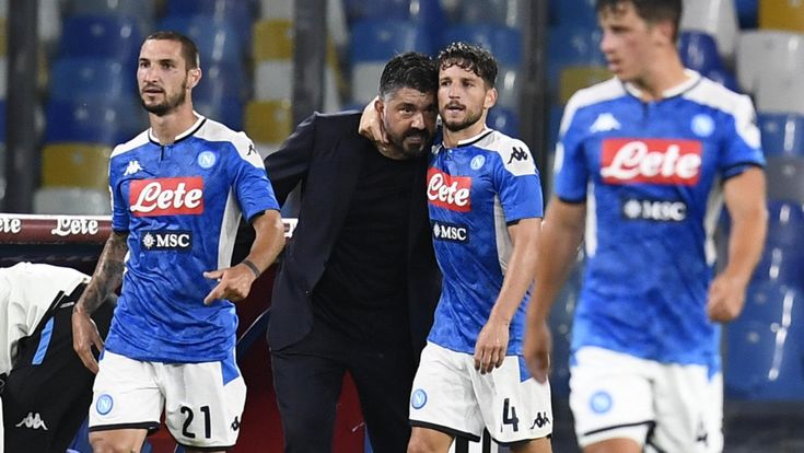 Tutti uniti con Gattuso, gli abbracci rompono il protocollo antivirus
