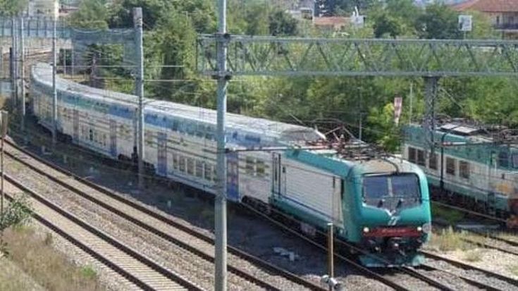 Train surfing, aggrapparsi al treno e viaggiare per centinaia di chilometri: l’ultima sfida social degli adolescenti