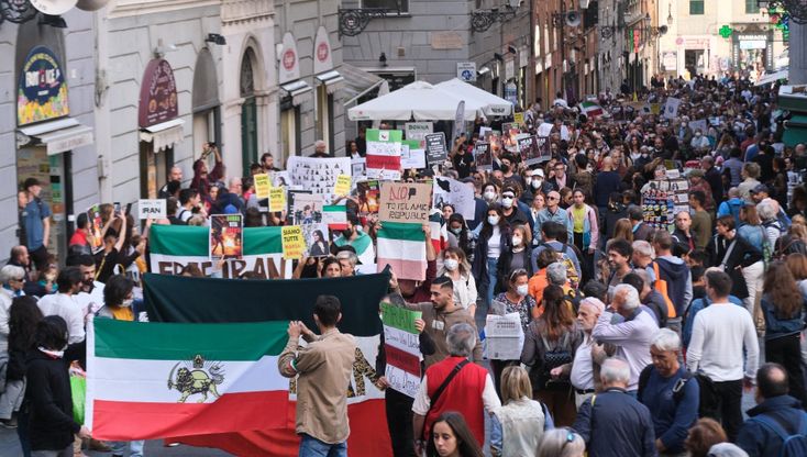"Freedom rally for Iran” anche Genova; un corteo a sostegno delle donne in iraniane