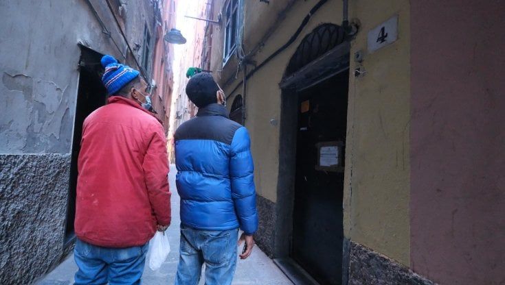 Genova, il Comune sgombera un palazzo: "E' pericolante". Gli inquilini ora sono senza casa