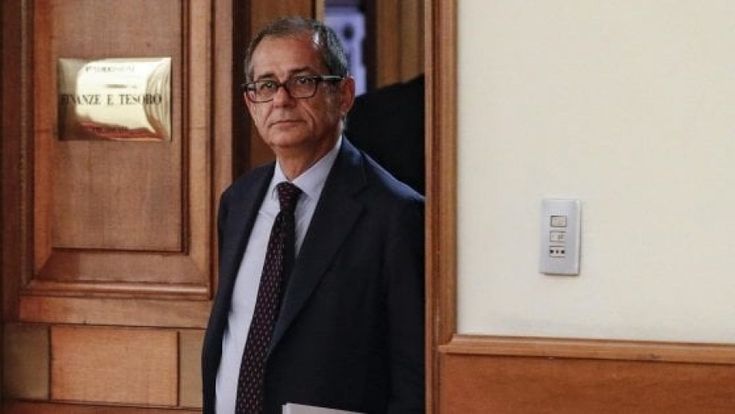 Manovra, Tria sempre più solo. Accordo per tagli da 5 miliardi