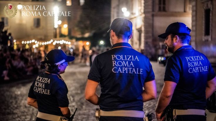 Movida, raffica di controlli: 130 locali sanzionati, 10 alimentari chiusi e 900 multe in strada