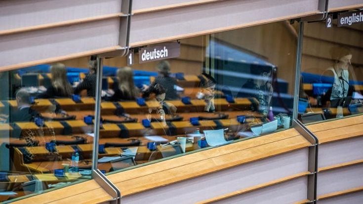 Traduttori e intelligenza artificiale: come se la cavano a Bruxelles