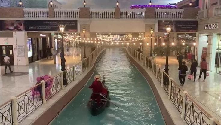 Mondiali in Qatar, una Venezia di plastica costruita nel cuore di Doha