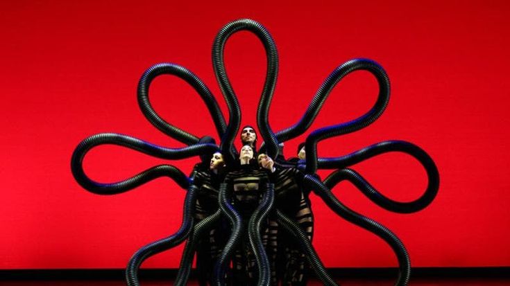 Lillo, Elio, Momix, Drusilla al Teatro Olimpico la scena diventa leggera