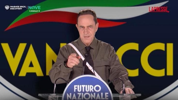Crozza/Vannacci: "Dalle sponde della Calabria è ufficialmente salpata la corazzata Vannacci"