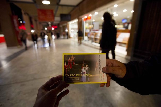 Opera, la protesta degli orchestrali sul red carpet del Festival del Film<br />&nbsp;