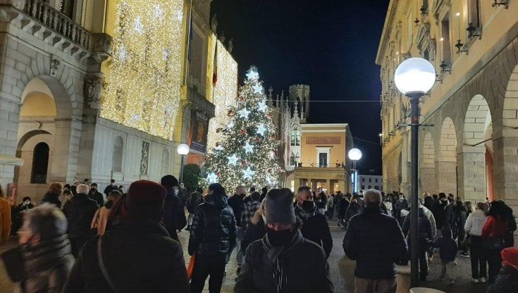 Covid, a Padova la mascherina torna obbligatoria all'aperto tra le vie del centro storico