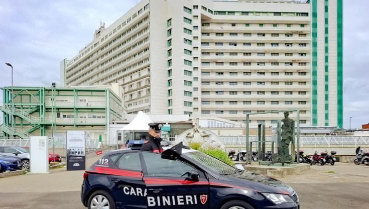 Paziente aggredisce il personale del pronto soccorso: infermiera attiva il pulsante rosso