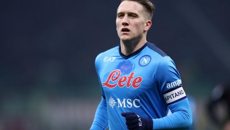 Il Napoli sfida la Asl: Zielinski, Rrhamani e Lobotka in campo contro la Juventus