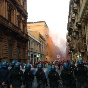 Catania, scontri fuori dalla Villa Bellini dopo il discorso di Renzi